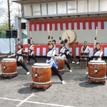 雄勝町の伝統「黒船太鼓」勇壮な太鼓の響きに誰もが聞き入っていました。